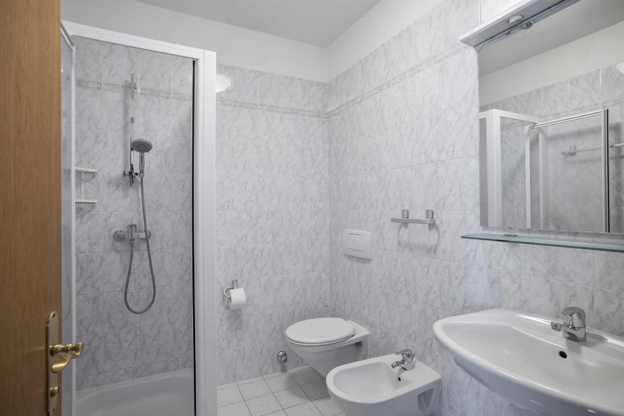Residence Toblini Torbole Sul Garda Bagian luar foto